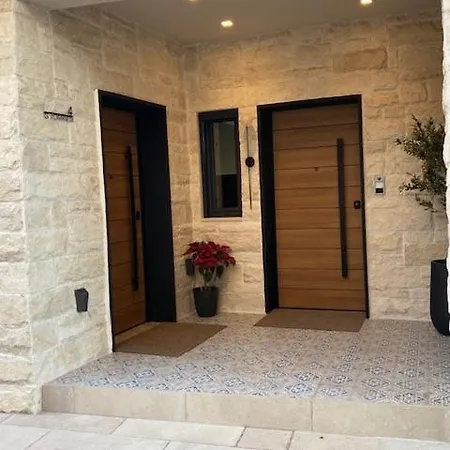 Estia Luxury Apartment