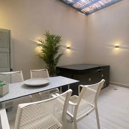 Estia Luxury Apartment *